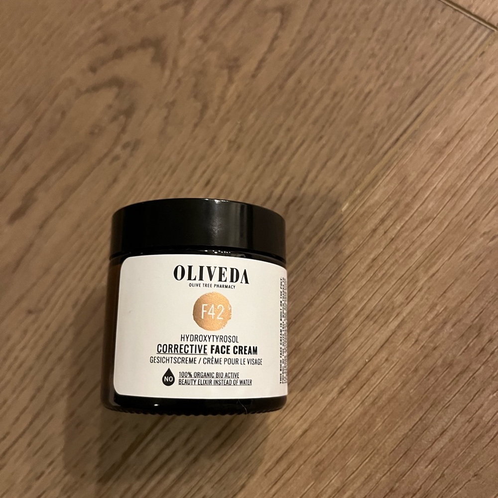 Oliveda Corrective Face Cream